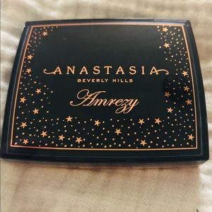 Anastasia Amrezy Highlighter